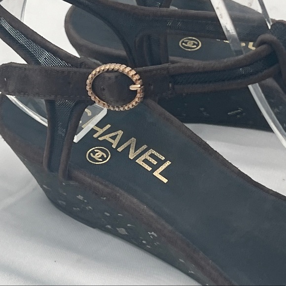 CHANEL Camellia Dark Brown Mesh Suede CC T-Strap Cork Wedge Sandals Size 39 US 9 - Picture 11 of 15